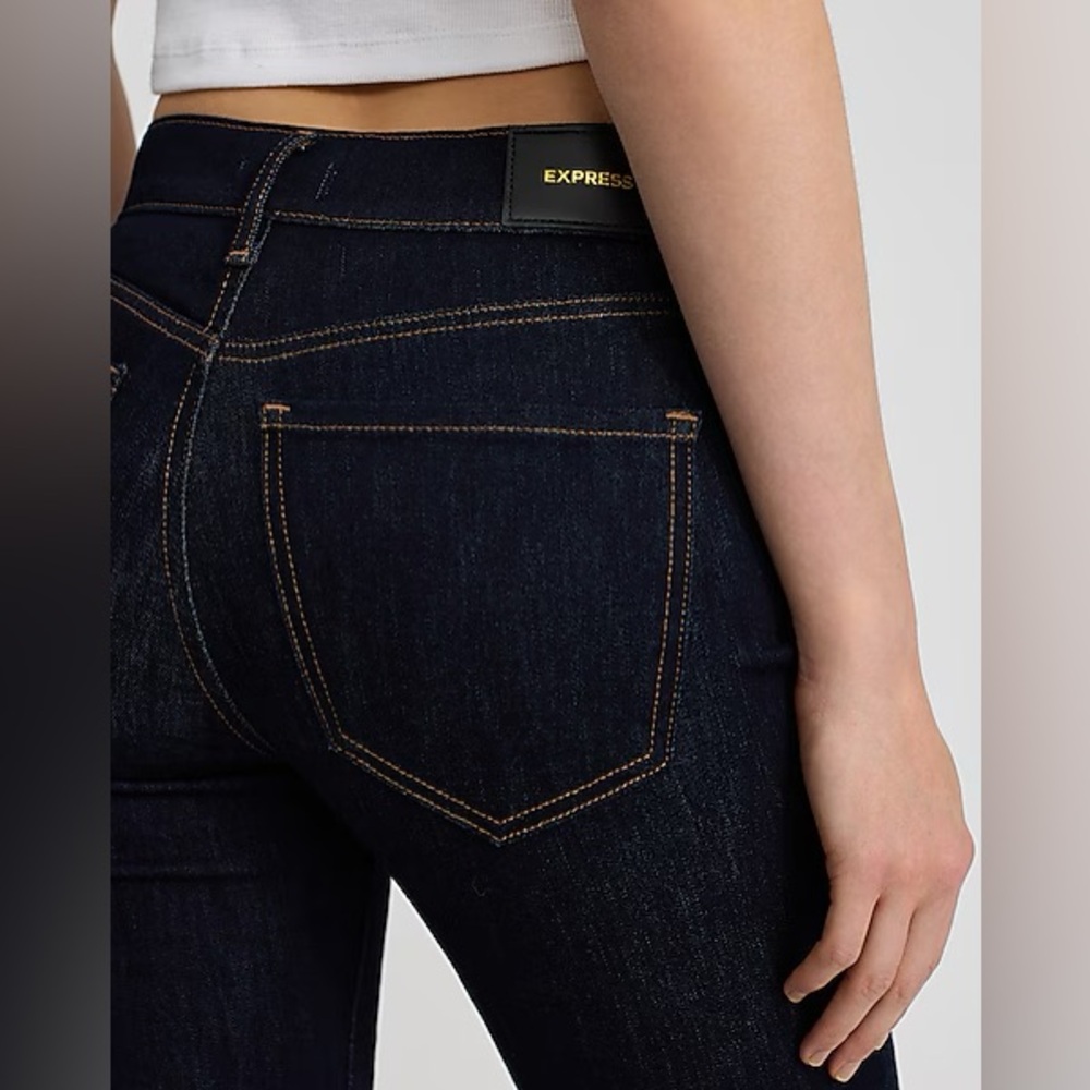 Express Mid Rise Rinse Skyscraper Jeans - Picture 4 of 6